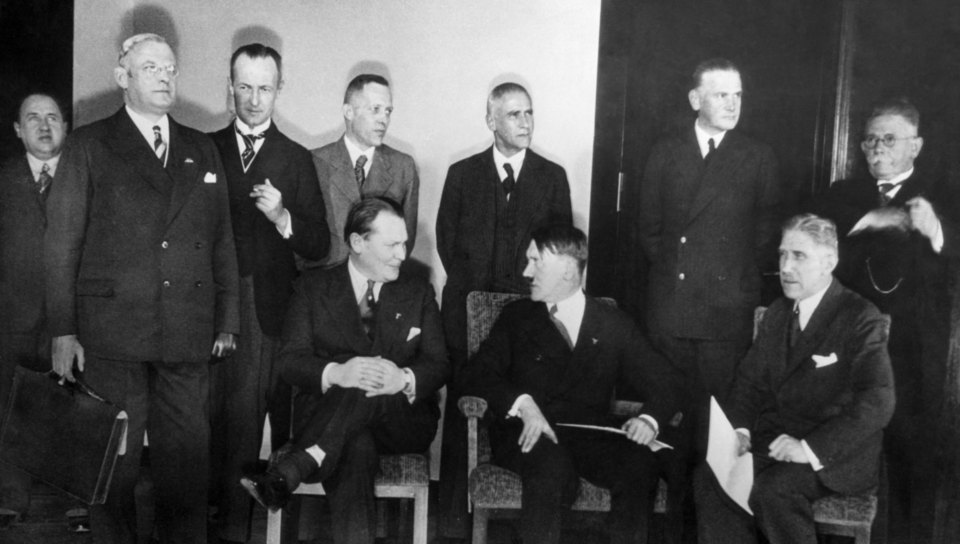 How Hitler Dismantled a Democracy in 53 Days - Phil Stock World