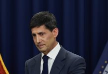 ‘Honeymoon’s Over’: Warsh Under Pressure as Fed Weighs Raising Rates