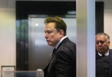 Billionaire investor spots hidden risk in SpaceX
