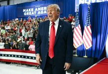 Trump Repeatedly Short-Circuits During Rally Speech